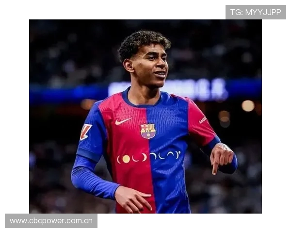 亚马尔任意球制造对方乌龙 巴萨借机打破僵局领先