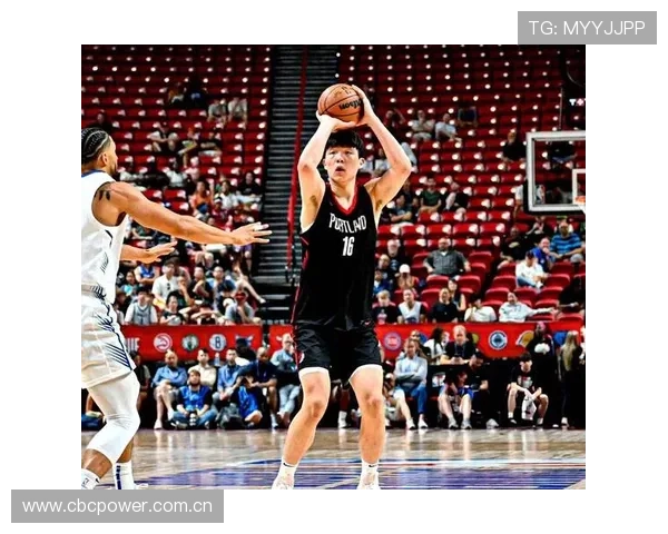 杨瀚森高效统治内线火箭力克开拓者展现夏季联赛全面统治力